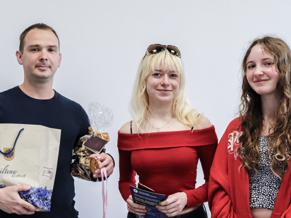 Empowering tomorrow’s innovators: ISSP UL researcher mentors school students’ scientific research paper on photochromatic materials for smart windows