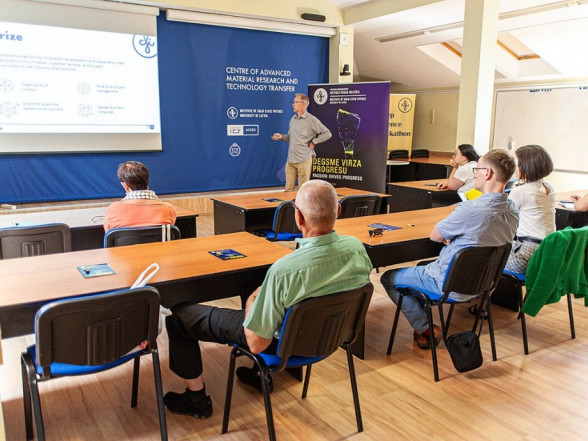 Participants of the World Congress of Latvian Scientists visit the ISSP UL