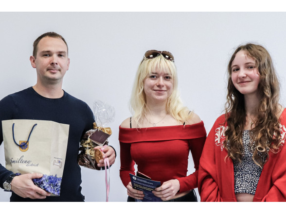 Empowering tomorrow’s innovators: ISSP UL researcher mentors school students’ scientific research paper on photochromatic materials for smart windows