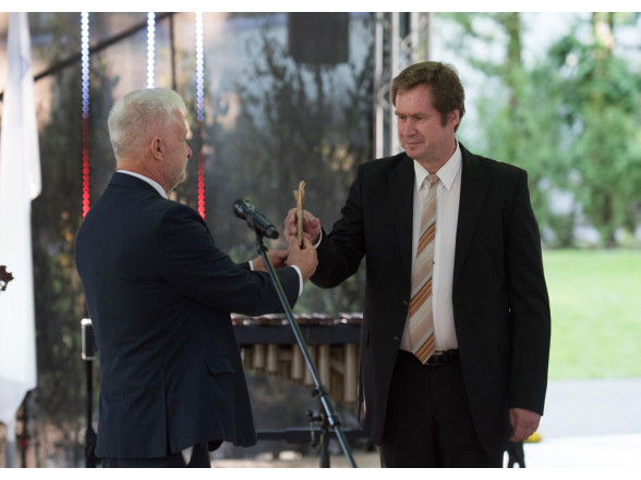 Dr. phys. Roberts Eglītis honored at the Baltic Assembly Prize award ceremony