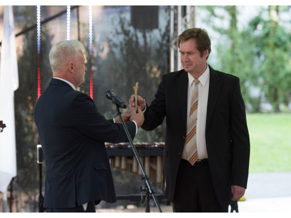 Dr. phys. Roberts Eglītis honored at the Baltic Assembly Prize award ceremony