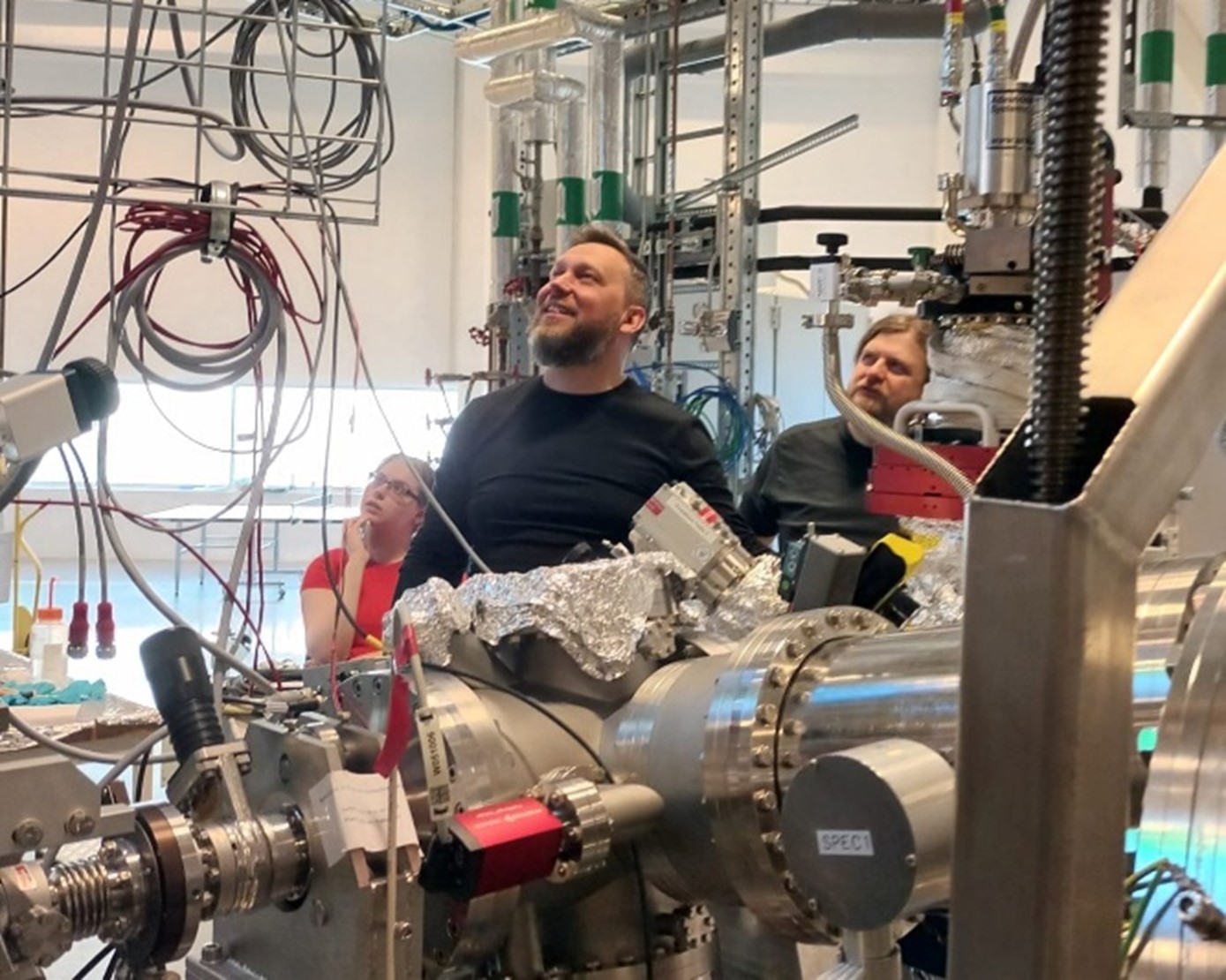 Experimental training at FinEstBeAMS Time-Resolved Luminescence spectroscopy Beamline at MAX IV
